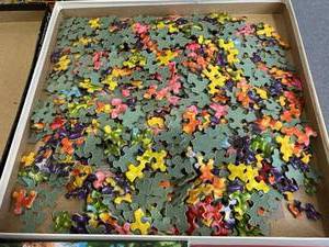 lot 136 image: Vintage Puzzles including Springbok and Thomas Kinkade