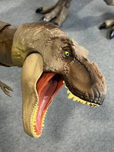lot 147 image: 12 T-REX Extreme Chomping Jurassic Park World Legacy Collection Toys