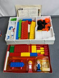 lot 162 image: Vintage Childrens Building Toys