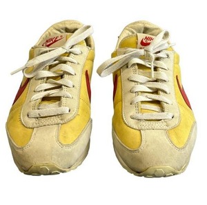 lot 164 image: Vintage 2002 Y2K Nike Retro-Mach Runner Womens Leather Tennis Shoes (Size 8) in Used Condition