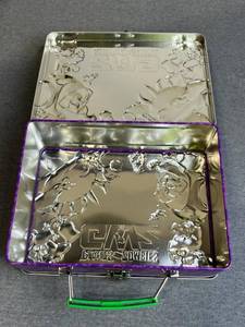 lot 172 image: Plants vs. Zombies Garden Warfare 2 Tin Lunch Box in Like New Condition