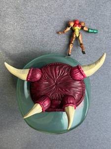 lot 204 image: Jakks World of Nintendo Metroid 6 Figure and 4 Metroid Samus