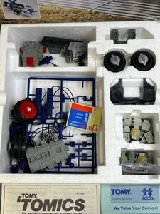 lot 221 image: Vintage 1986 Tomy Tomics The Motorized Adventure Building System Fleet Force