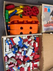 lot 226 image: Vintage 1975 Entex Loc Bloc 500 Toy Blocks and More