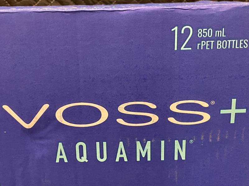 lot 31 image: VOSS Aquamin Purified Water (12 x 850 mL Bottles)