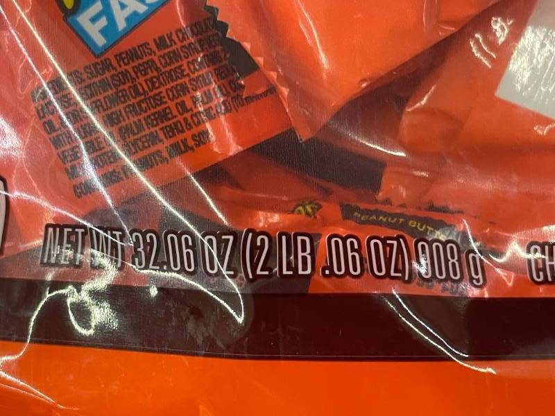 lot 514 image: Reeses Party Pack Snack Size Assortment
