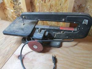 lot 26 image: Sears Craftsman Motorized Scroll Sa...
