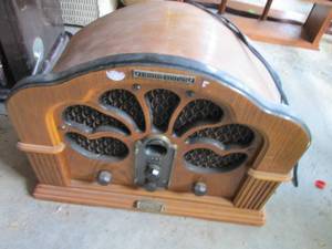 lot 82 image: Crosley Limited Edition Retro 1932...