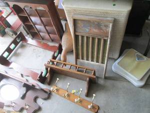 lot 86 image: Vintage Wicker Laundry Hamper, Wash...