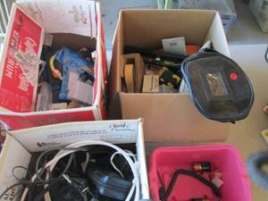 lot 101 image: Tri-fecta of Household gizmos, gadg...