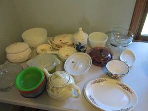 lot 114 image: Ceramic and glass bakeware, serving...