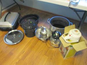 lot 117 image: Stainless steel and Enamelware roas...