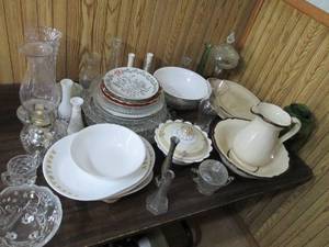 lot 142 image: Large grouping of crystal and ceram...