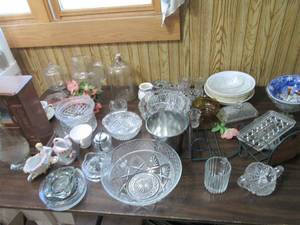 lot 143 image: Huge Assortment of vintage crystal ...