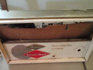 lot 168 image: Vintage Grain Belt turn dial deskto...