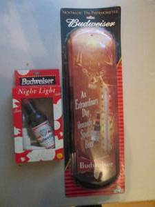 lot 174 image: Budweiser Night light and Wall deco...