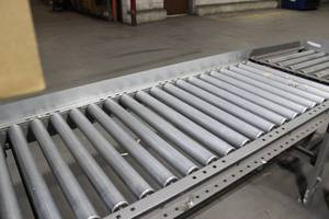 lot 9 image: 5 Foot Long Gravity Conveyor Roller Rack 22 Inch Wide
