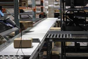lot 8 image: 35 Foot Long Gravity Conveyor Roller Rack 22 Inch Wide