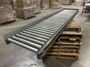 lot 45 image: 10 Ft Long Gravity Conveyor Roller Rack 22 Inch Wide