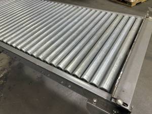 lot 46 image: 5 Foot Long Gravity Conveyor Roller Rack 22 Inch Wide