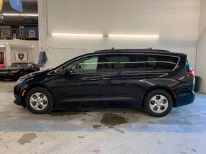 2017 Chrysler Pacifica Hybrid Premium