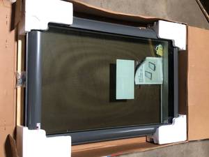 VELUX 30.06 in x 45.75 in Fresh Air Venting Deck-Mount Skylight with Laminated Low-E3 Glass   Customer Returns See Pictures
