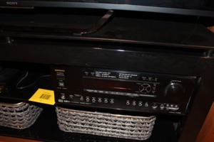 lot 2 image: Onkyo TX-SR800 Receiver