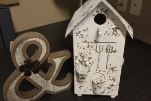lot 10 image: Wooden Ampersand and Metal Birdhouse
