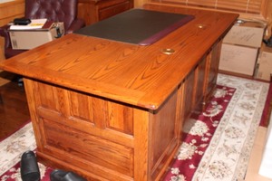 lot 11 image: Executive Oak Desk with 7 Drawers