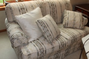 lot 16 image: Pennsylvania House Loveseat