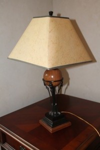 lot 21 image: Vintage Robert Abbey Black Metal Figurine Wooden Ball Table Lamp with shade