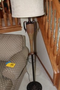 lot 15 image: Elegant Floor Lamp