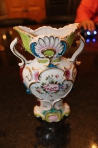 lot 40 image: Hand-painted Porcelain Vase