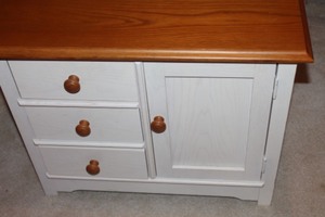 lot 91 image: Wooden Storage CabinetEnd Table