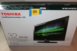 lot 92 image: Toshiba 32 HD LCD-TV