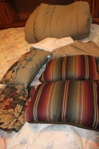 lot 70 image: Set of King-size Bedding