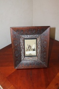 lot 76 image: Wooden Frame for 4 x 6 photo