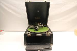 lot 128 image: Cecilian Portable Phonograph