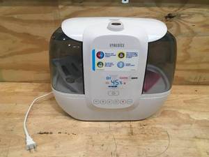lot 21 image: Homedics Ultrasonic Humidifier With UV-C Technology