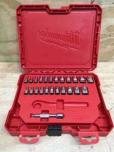 lot 46 image: Milwaukee 25pc socket set that is missing the ratchet Model # 48-22-9044