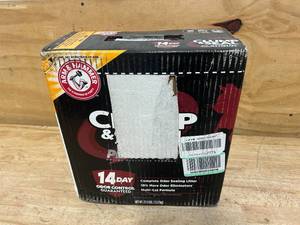 lot 77 image: ARM & HAMMER Clump & Seal Kitty Litter (27.5 lbs)