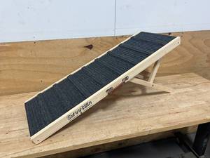 lot 78 image: SWEETBIN Adjustable Dog Ramp