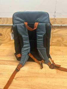 lot 50 image: CLEVERMADE Pacifica Backpack Cooler