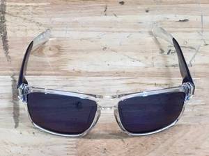 lot 70 image: Lot of 2 - Blue Blenders Eyewear Sunglasses Model # BE6104