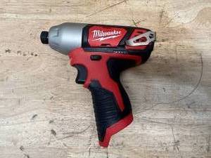 lot 19 image: MILWAUKEE M12 12V Lithium-Ion Cordless 14 in. Hex Impact (Tool-Only)