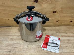 lot 114 image: MAGEFESA Fast Pressure Cooker MOD. STAR 12 (12.7 QT)