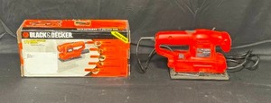 lot 8 image: Black and Decker 13 Sheet Finishing Sander