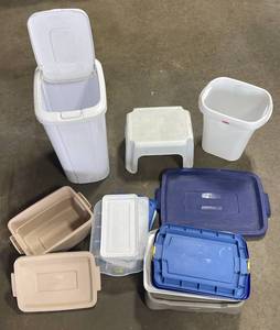 lot 74 image: Trash Cans and Various TotesLids - Not all Match