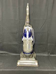 lot 27 image: LG Kompressor Vacuum