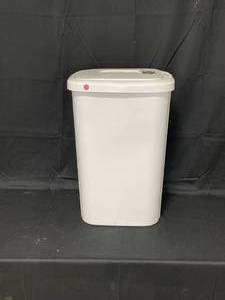 lot 120 image: White Garbage Bin with Popup Lid
